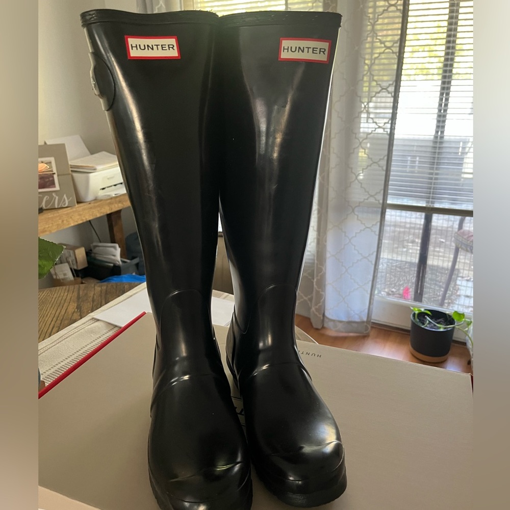 Gently used Hunter tall rain boots